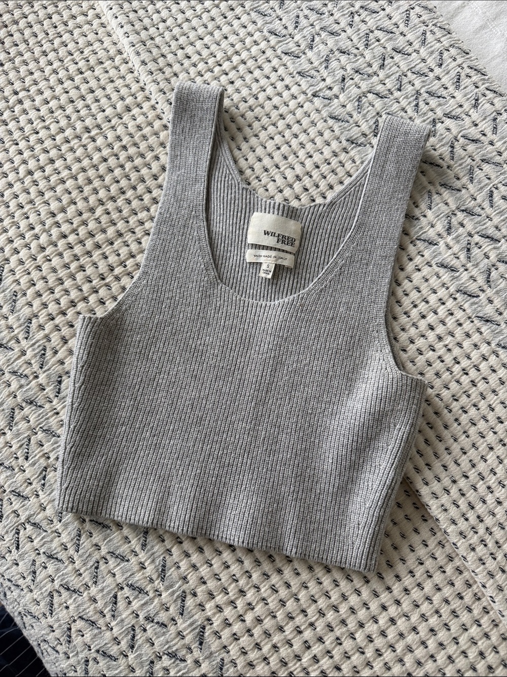 Aritzia Wilfred Light Gray Crop Tank